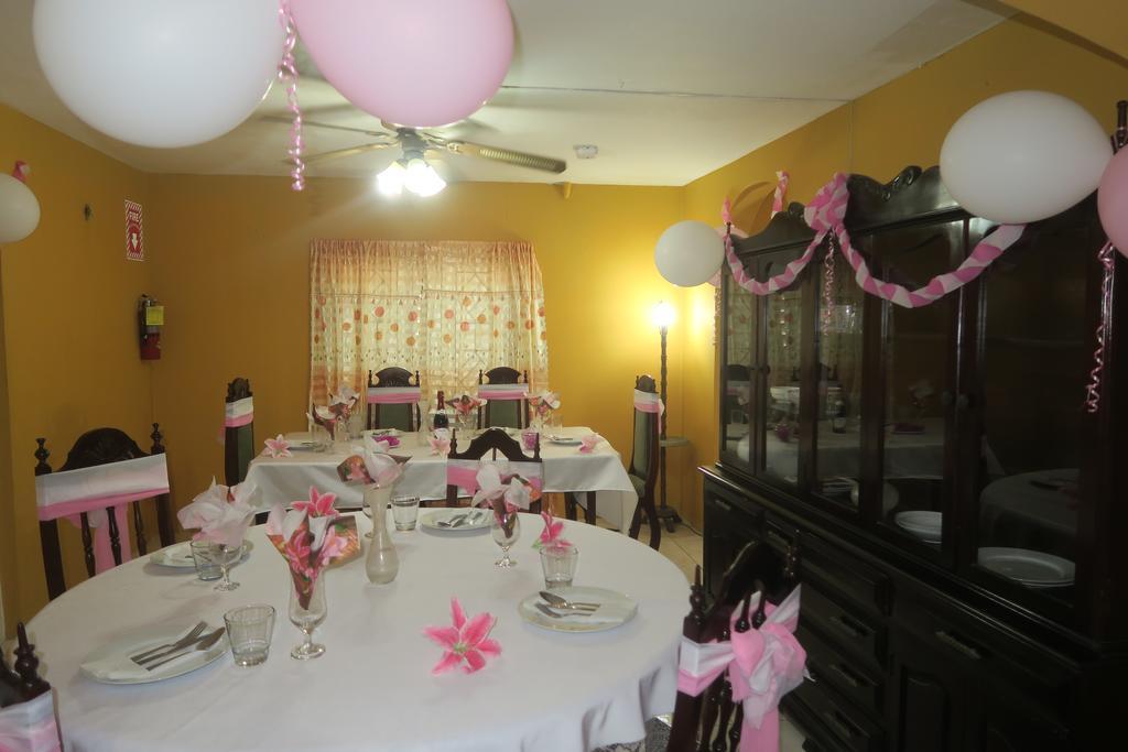 Enchanted Villas Inn มอนเทโกเบย์ ภายนอก รูปภาพ