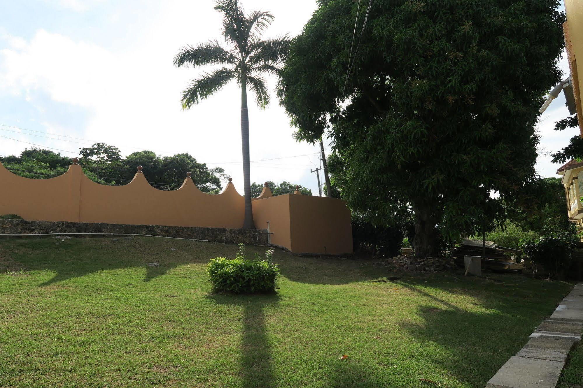 Enchanted Villas Inn มอนเทโกเบย์ ภายนอก รูปภาพ