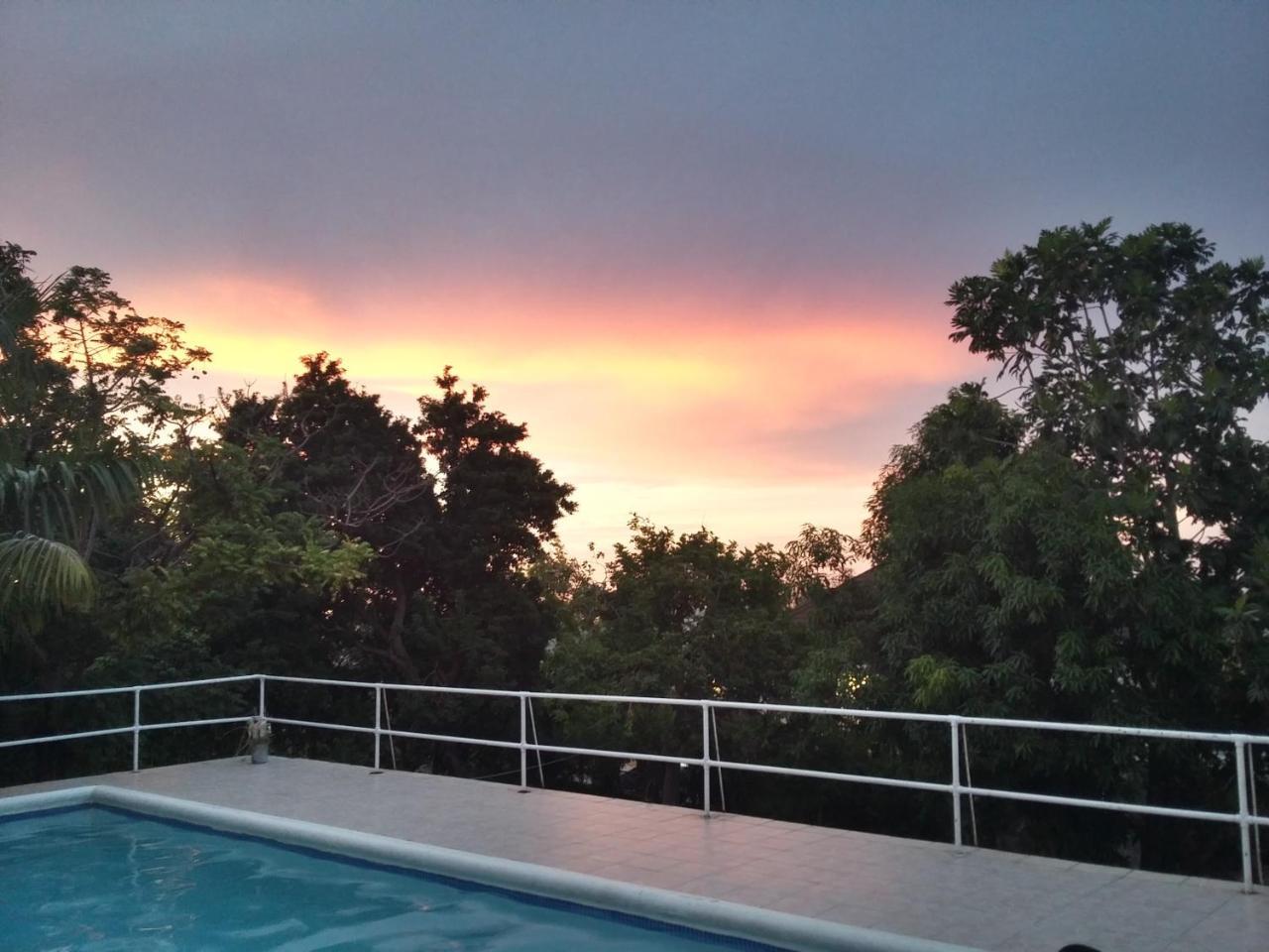 Enchanted Villas Inn มอนเทโกเบย์ ภายนอก รูปภาพ